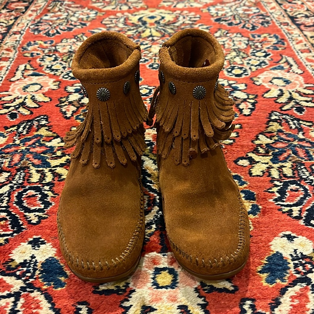 Minnetonka Double Fringe Side Zip Boot Size 7 - image 1